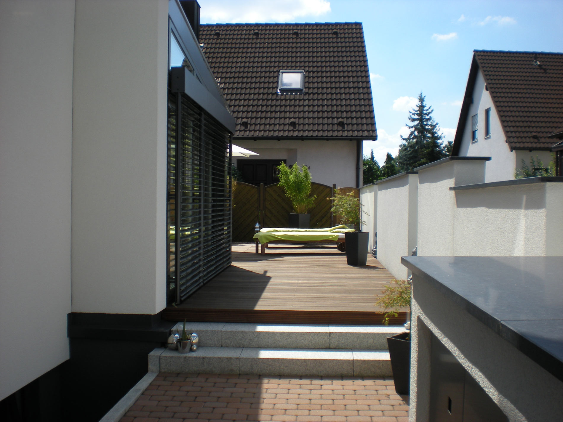 Terrasse mit Sonnenliege