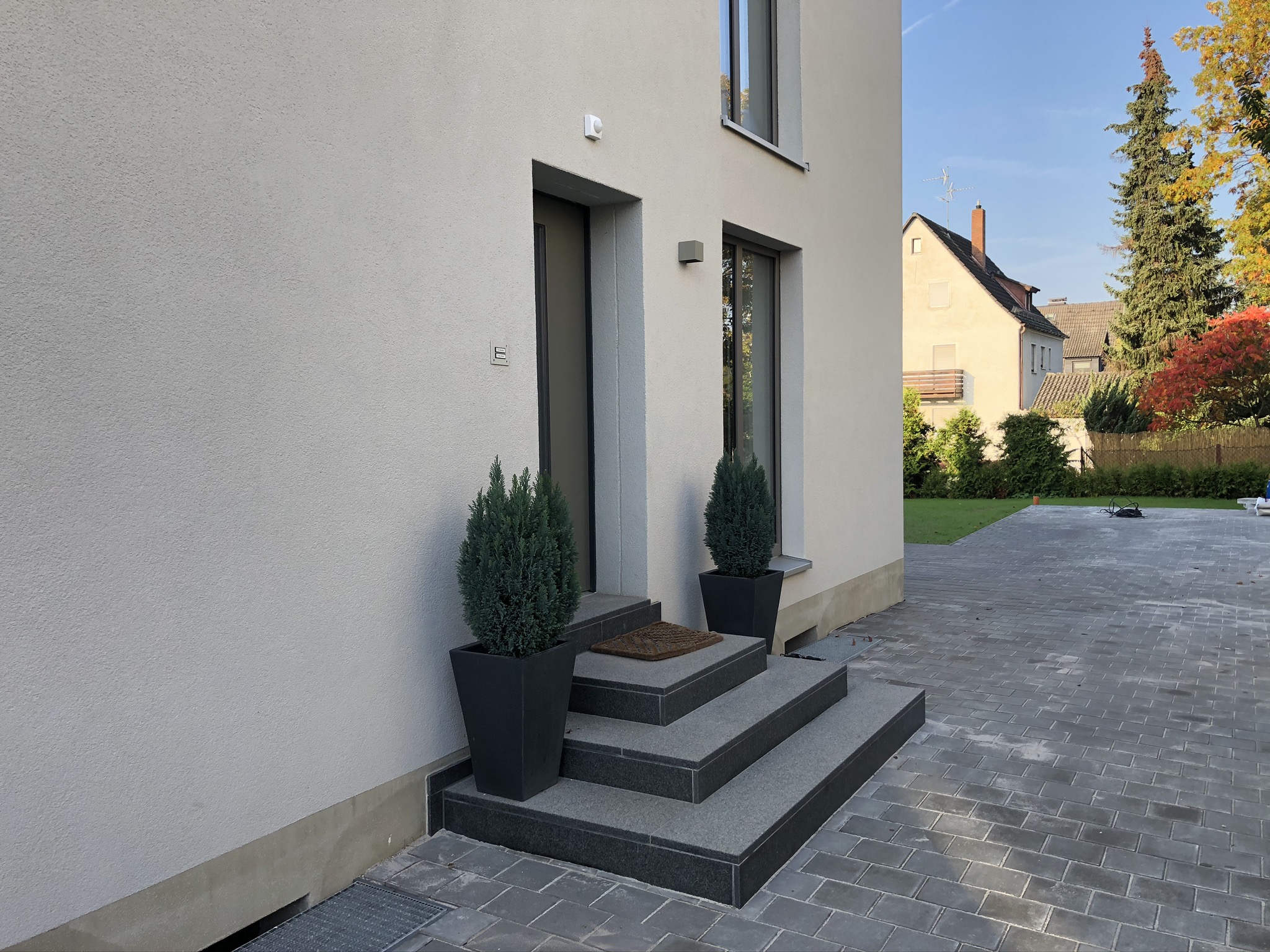 Hauseingang mit Treppe