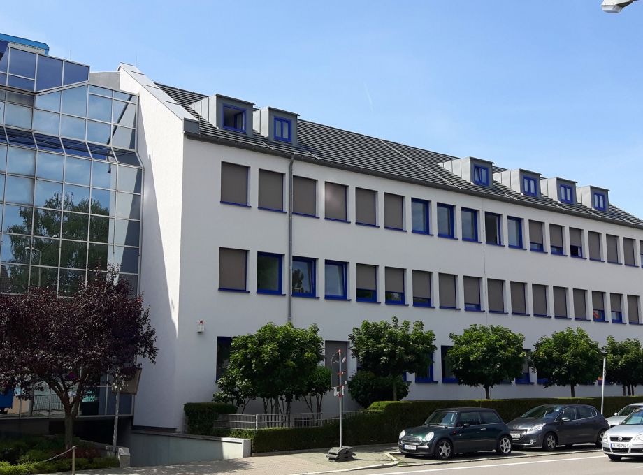 Straßenansicht Bürogebäude