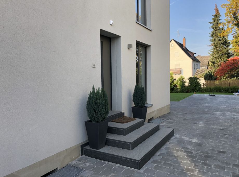 Hauseingang mit Treppe