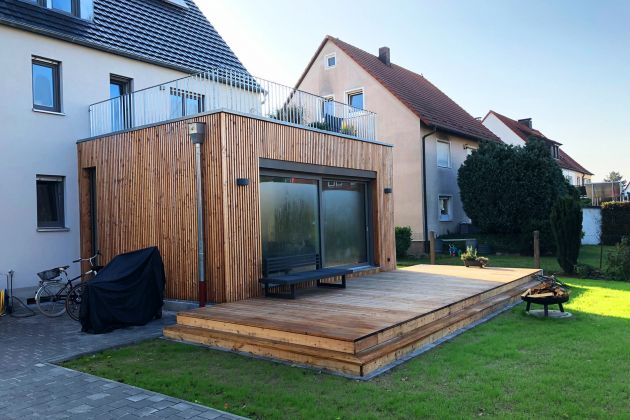 Anbau und terrasse aus Holz