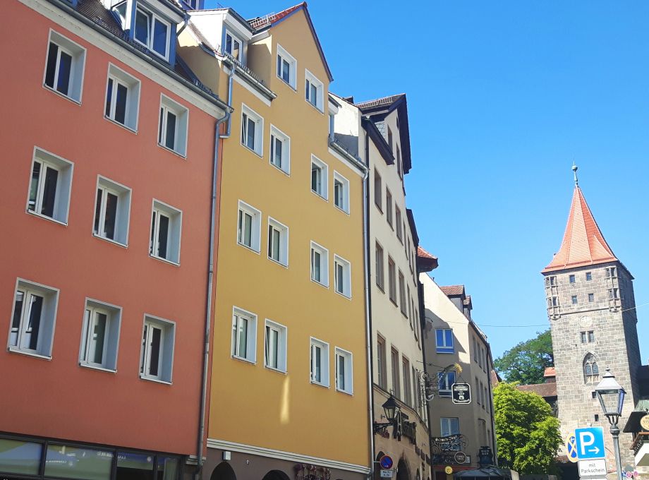 Renovierte Fassade Mehrfamilienhaus